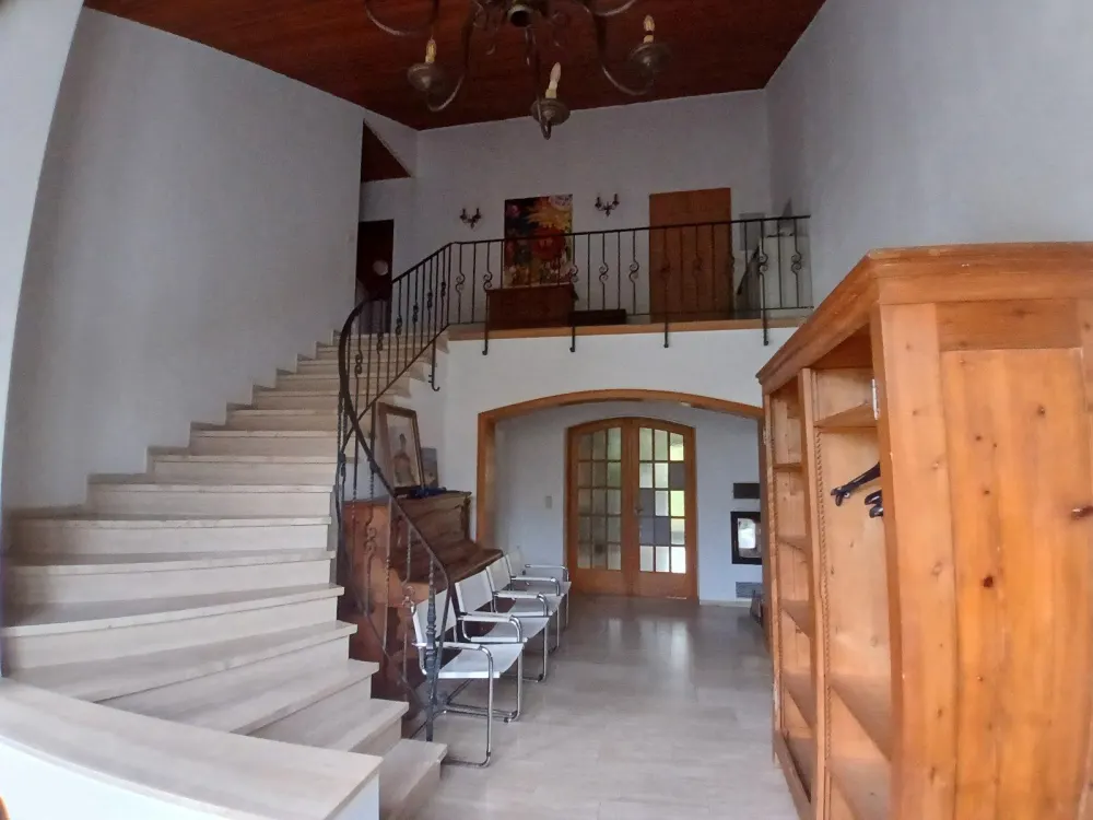 Spacious 8-Room Apartment with Large Garden in a Quiet Location