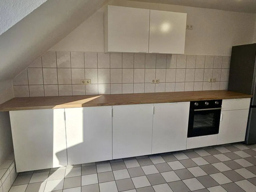 Completely Renovated 3-Room Attic Apartment with Eat-in Kitchen, New Fitted Kitchen and Sunny Terrace in Eller
