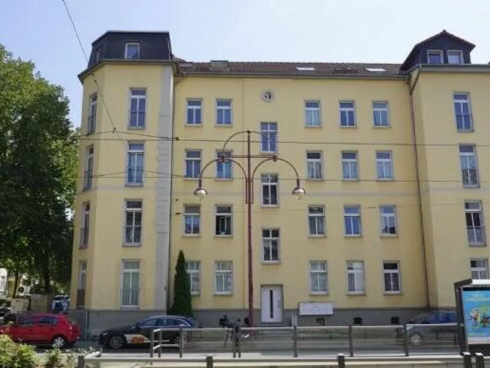 +++ (Small) 5-Room Apartment on the Edge of the Old Town Seeks New Tenants +++