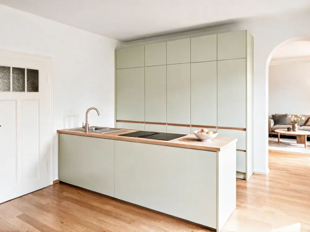 Exclusive Living in a Stylish Old Villa, 4 Rooms with Balcony, Built-in Kitchen & 2 Parking Spaces