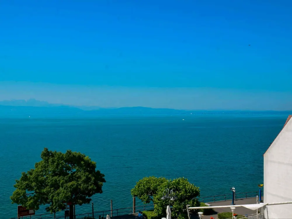 Furnished 97 m² Temporary Apartment with Lake View, Friedrichshafen