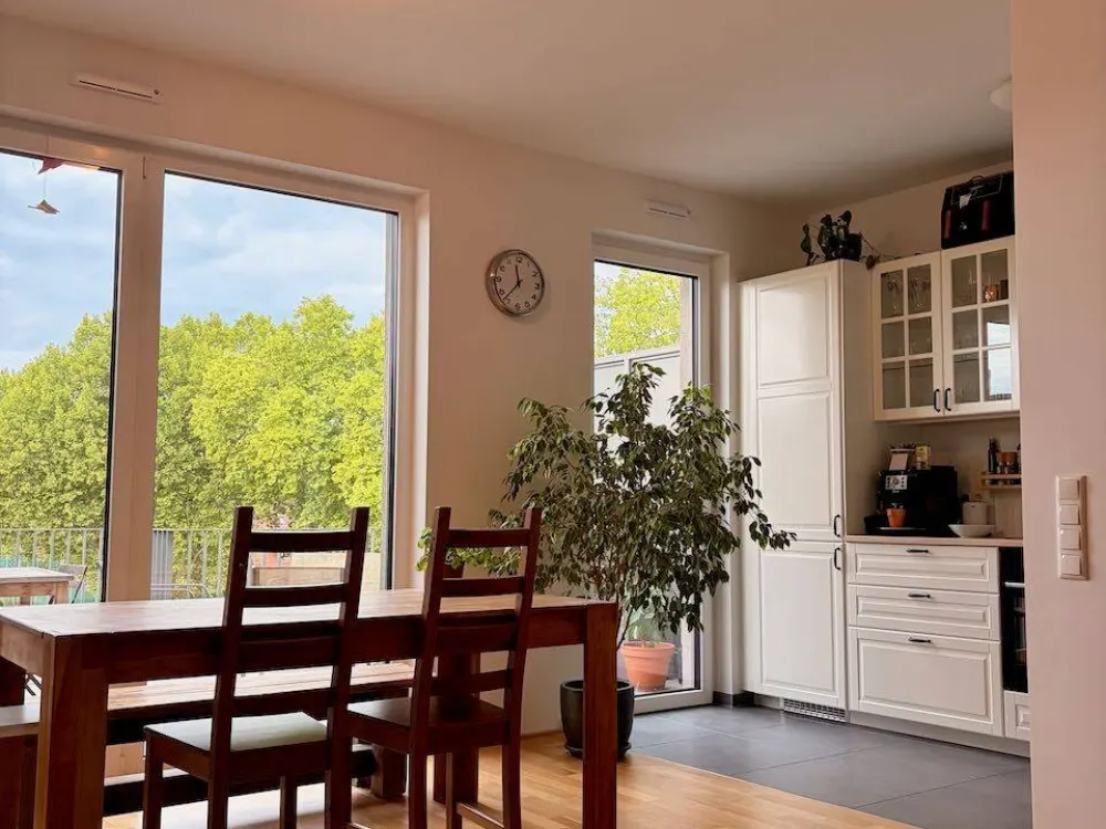 Bright 4-Room Penthouse Apartment with Large Roof Terrace