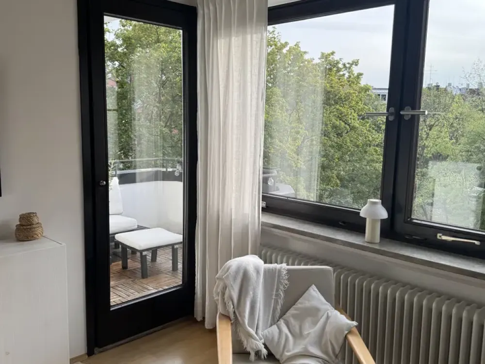 Looking for a New Tenant: 2-Room Apartment with Balcony in Schwabing
