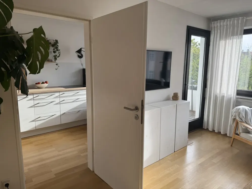 Looking for a New Tenant: 2-Room Apartment with Balcony in Schwabing