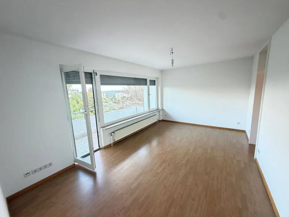 Renovated 2.5-Room Apartment with Balcony and Panoramic View in Saarbrücken-Eschberg