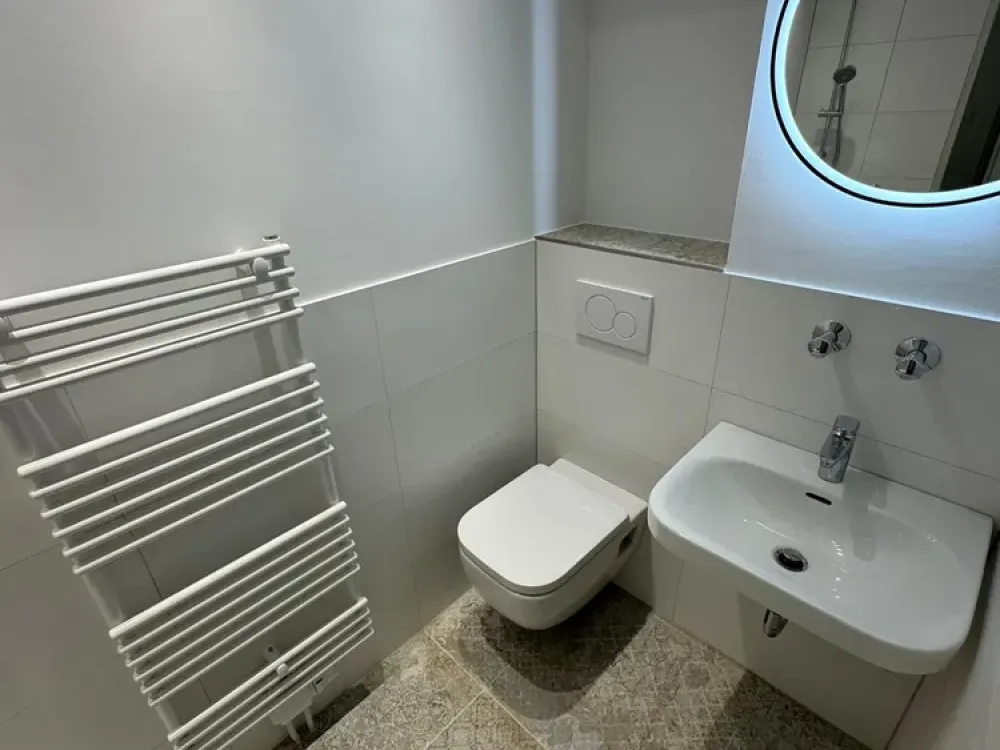 Saniertes Studioapartment, Strom inkl., Balkon, Einbauküche und neuem Bad