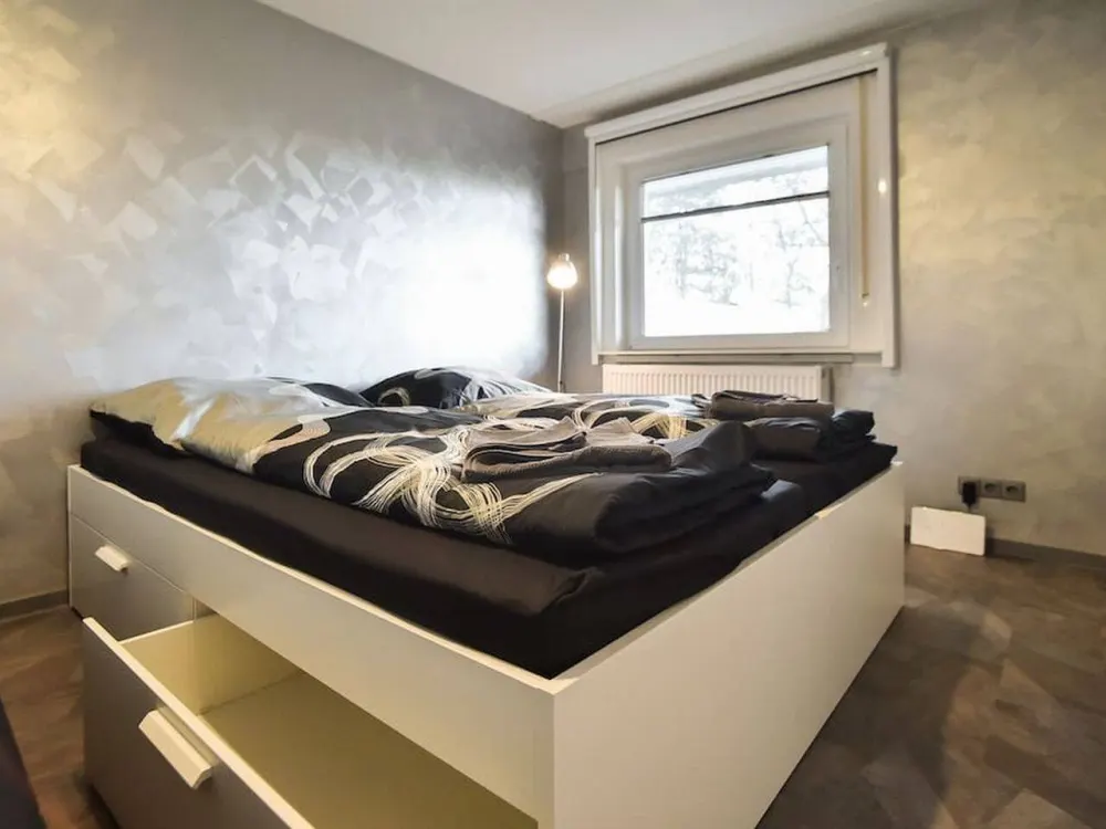 Fully Furnished and Equipped 2-Room Apartment in Prime Location with Balcony