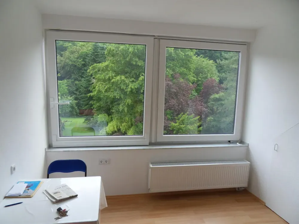 DO-Brechten, directly by the forest, approx. 40sqm attic, 2-room studio, balcony-effect windows, only for single person