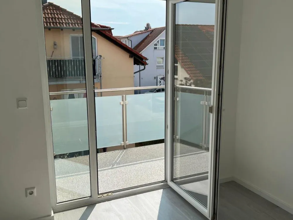 Bright 3-Room Attic Apartment with 2 Balconies & Fitted Kitchen