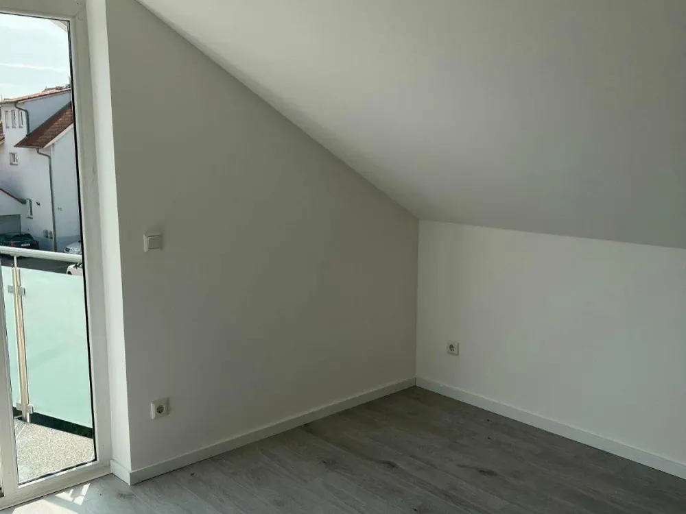 Bright 3-Room Attic Apartment with 2 Balconies & Fitted Kitchen