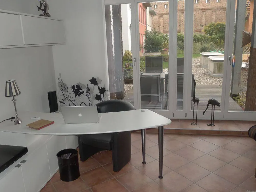 Long-term Rental - Central and Spacious in Rostock's Old Town
