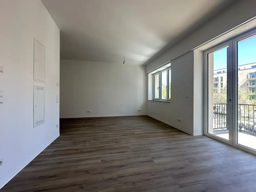 2 Rooms | Balcony | Renovated Old Building, Living in Zentrum-Ost | Optional with Fitted Kitchen