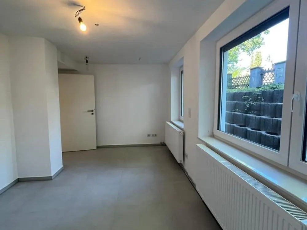 Freshly Renovated 2-Room Apartment, 39 m², Stuttgart-Feuerbach, Bright & Well Connected