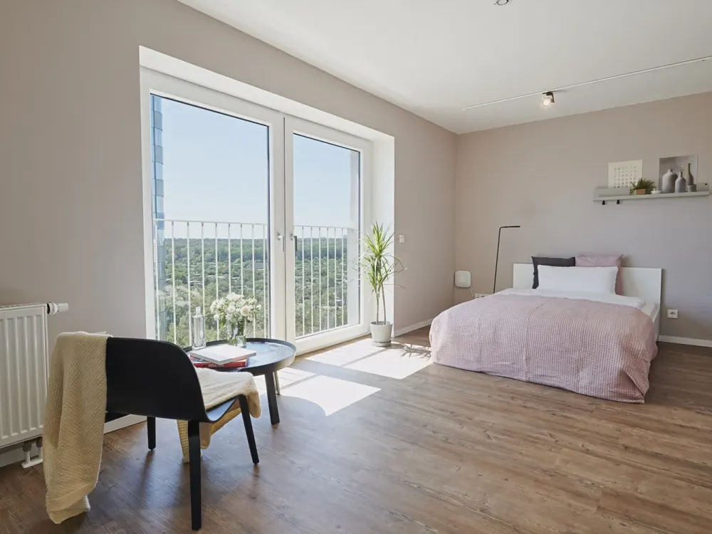 Furnished, bright 2-room apartment with 2 separate bedrooms (suitable for shared living)