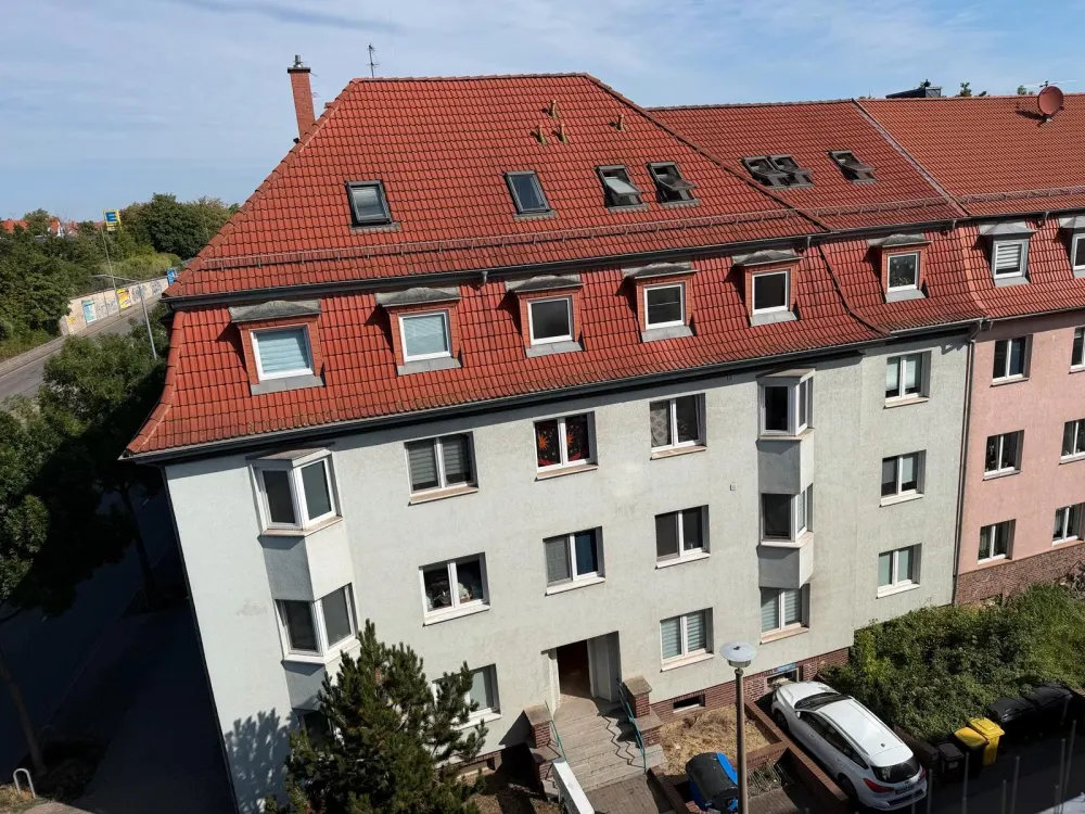 Bright 2-Room Apartment Near the City Center Available for Rent from October