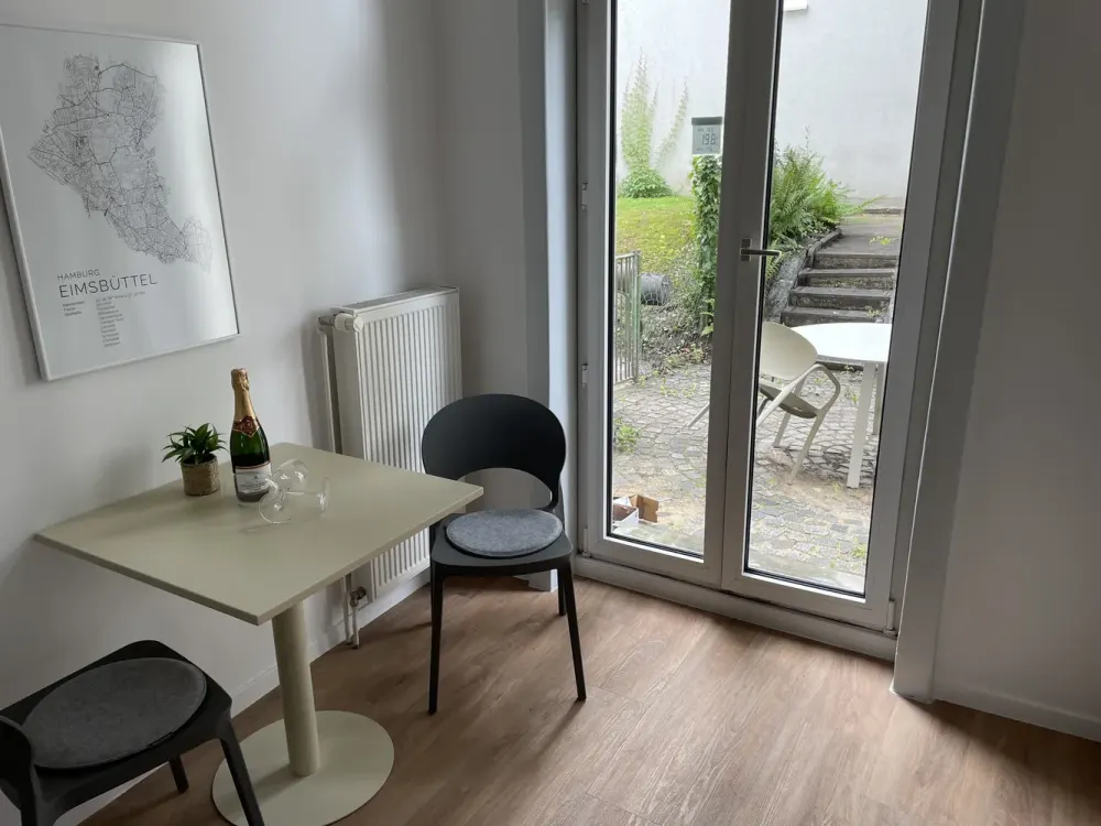 Modern eingerichtetes Apartment mit Terrasse mitten im beliebten Hamburg-Eimsbüttel