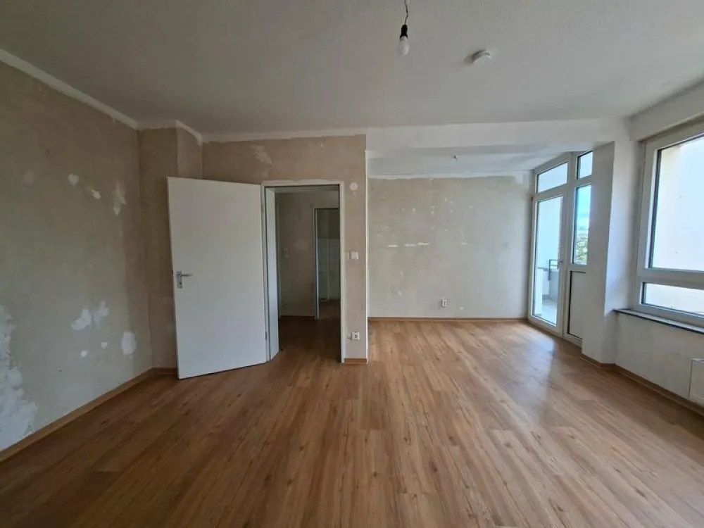 Bright 4-Room Apartment