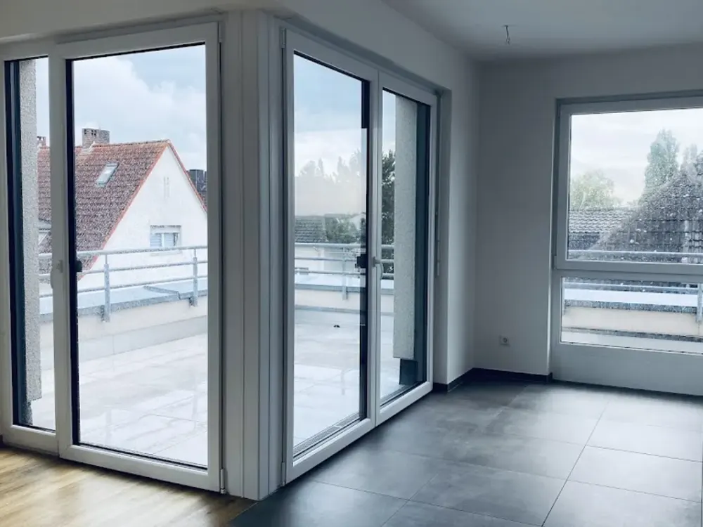 Modern, very bright penthouse apartment in the old Südstadt