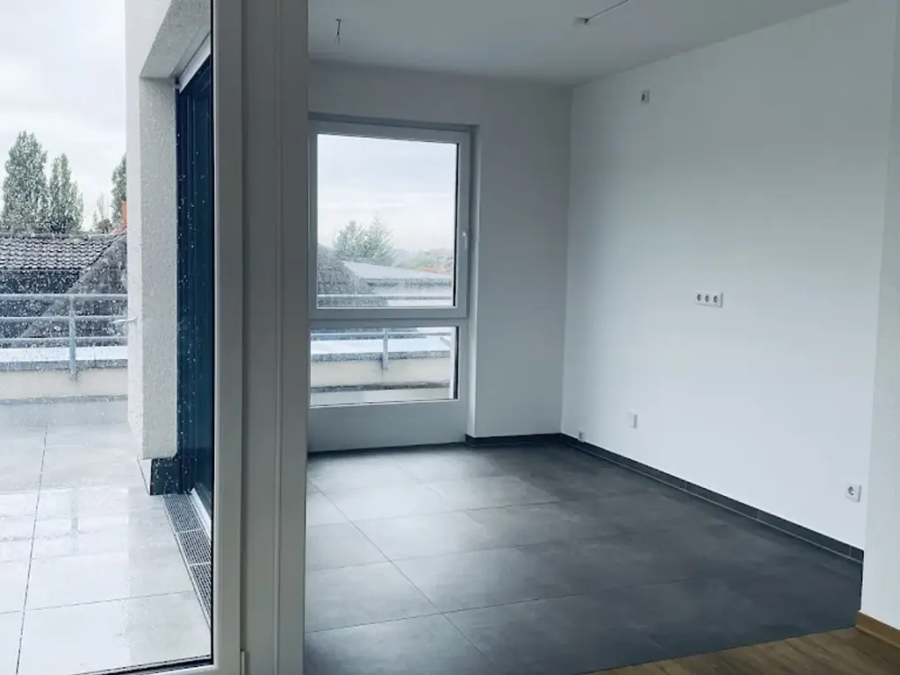 Modern, very bright penthouse apartment in the old Südstadt