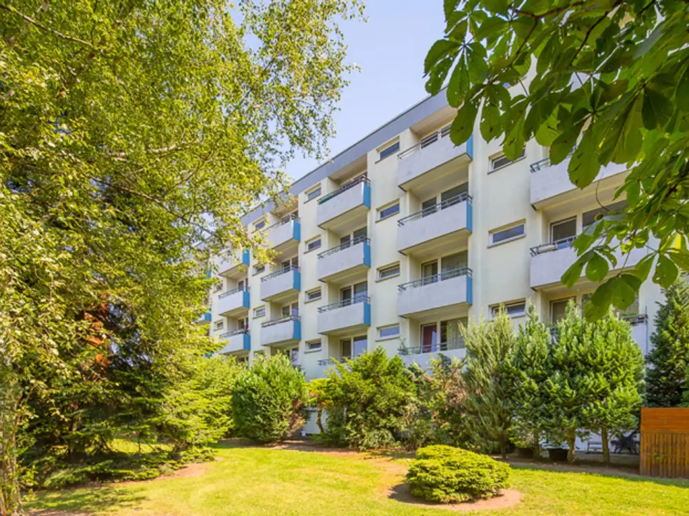 Freshly renovated 3.5-room apartment with approx. 78 m² and 2 balconies, immediately available