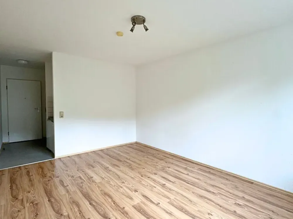 Bright 1-Room Apartment with Kitchen, Near University, Central in Saarbrücken-Scheidt