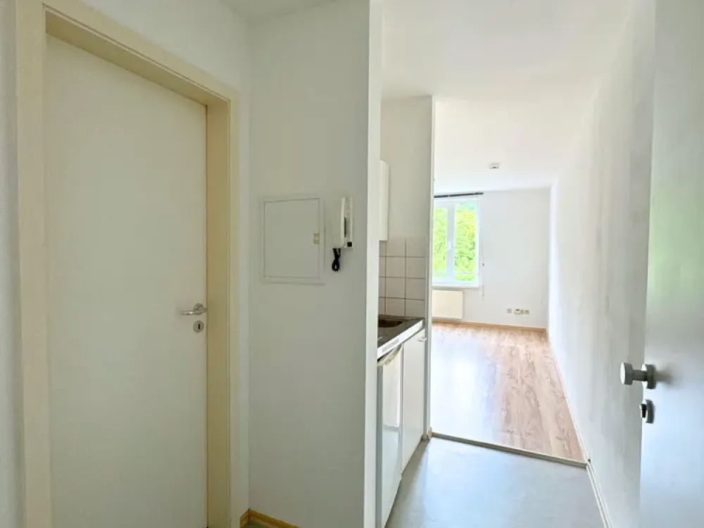 Bright 1-Room Apartment with Kitchen, Near University, Central in Saarbrücken-Scheidt