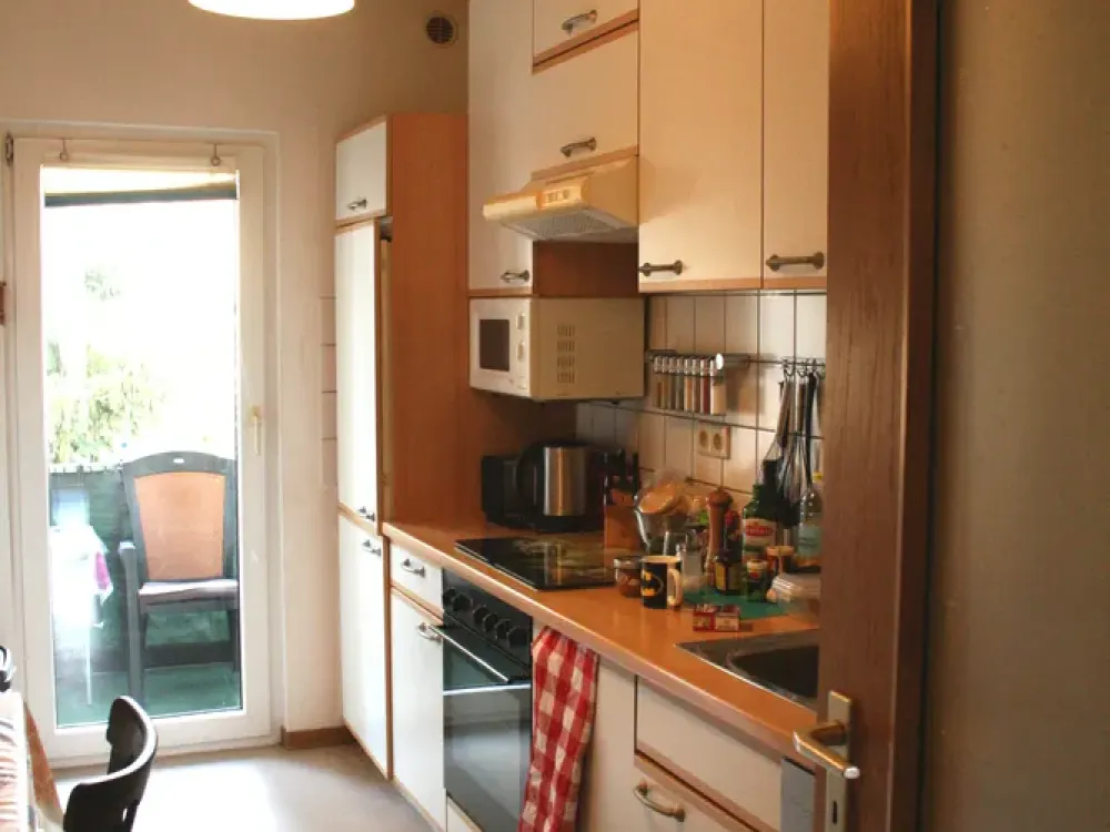 Quiet 3-Room Apartment with Balcony and Built-in Kitchen in Kassel