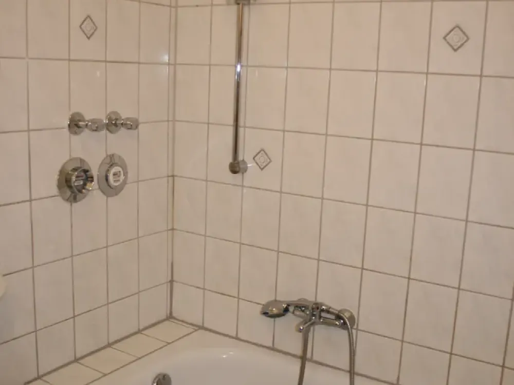 Quiet 3-Room Apartment with Balcony and Built-in Kitchen in Kassel