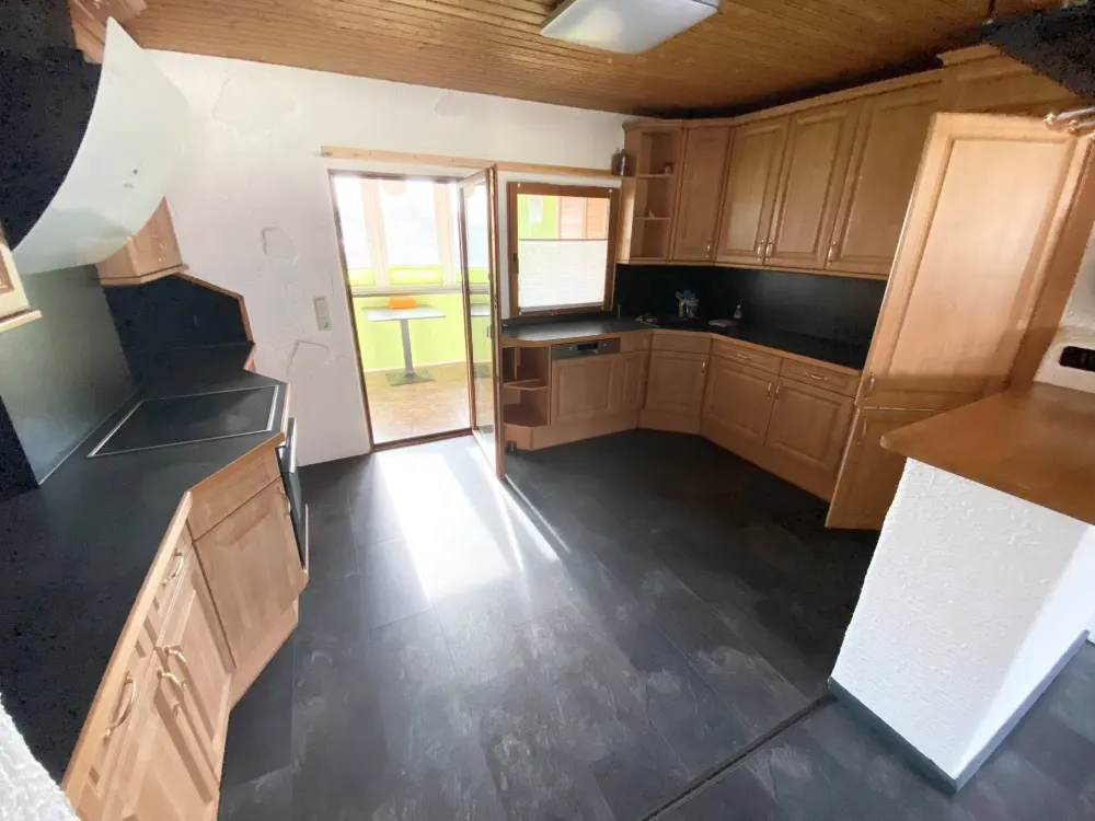 Spacious 3-Room Apartment with Built-in Kitchen in Ensheim