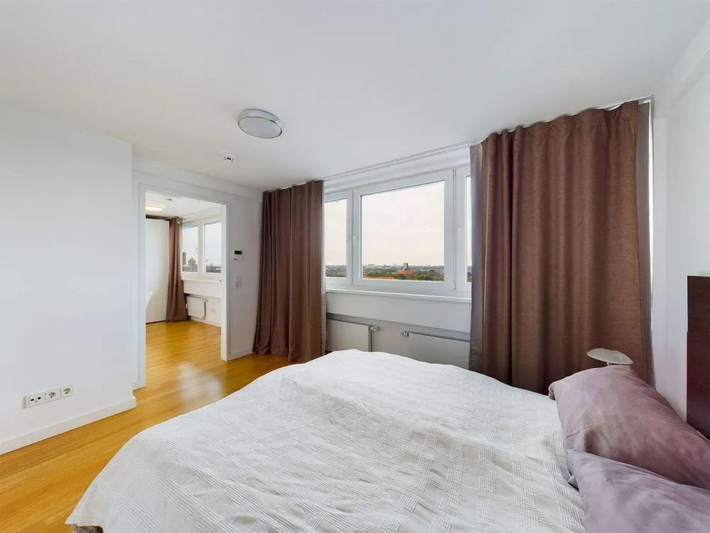 Large & furnished all-inclusive city apartment centrally located in Eimsbüttel - ideal for couples | XL Bude