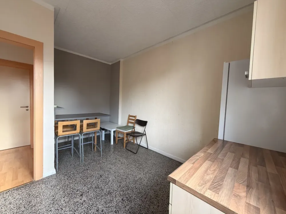 Well-maintained 2-room apartment with fitted kitchen directly on Lister Meile