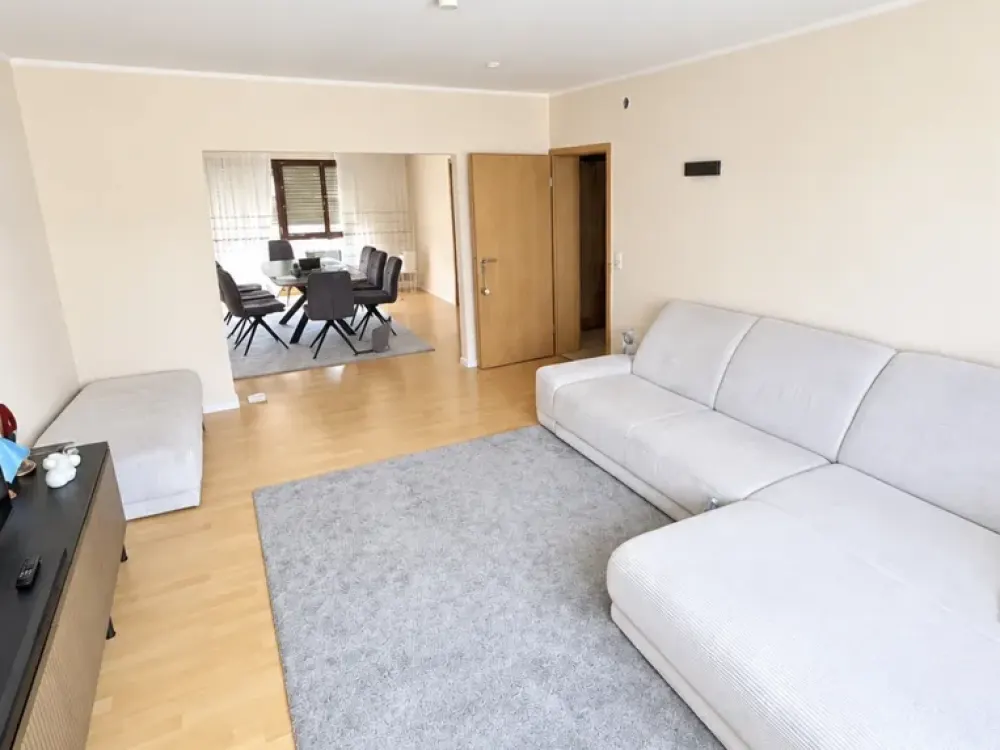 Spacious 5-Room Ground Floor Apartment with Large Terrace & Parking Space in Blankenloch