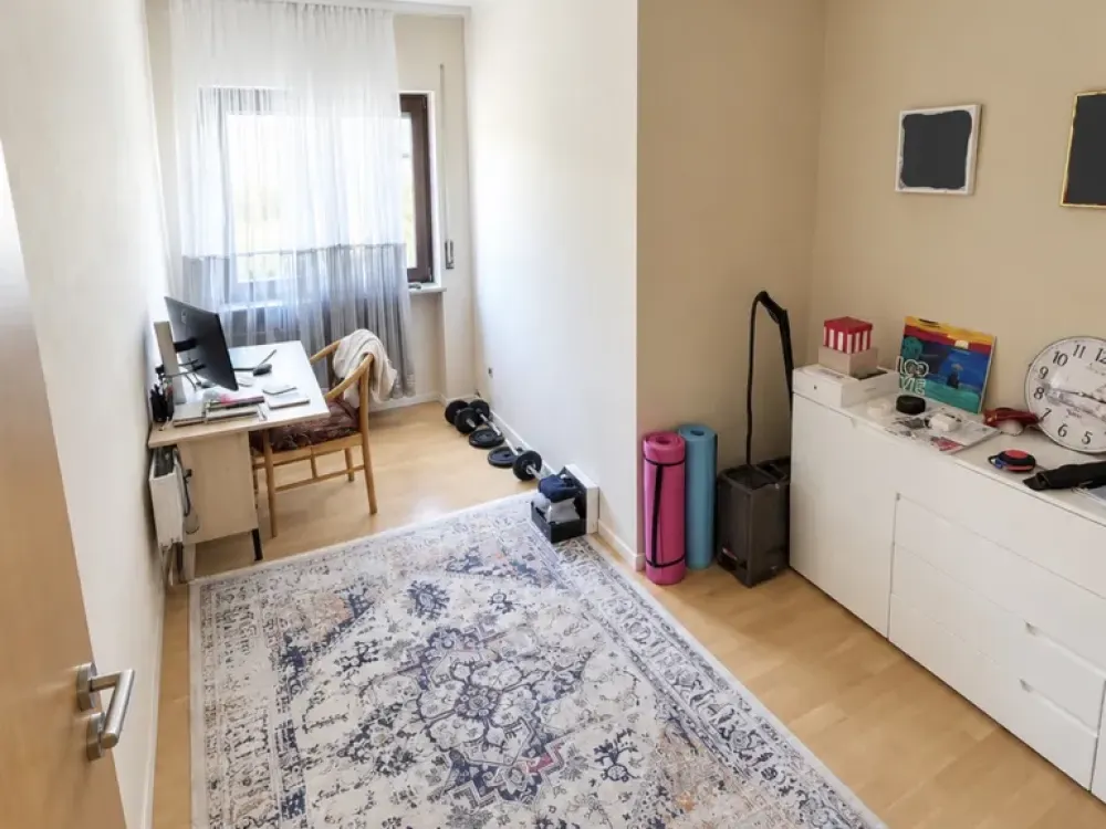 Spacious 5-Room Ground Floor Apartment with Large Terrace & Parking Space in Blankenloch