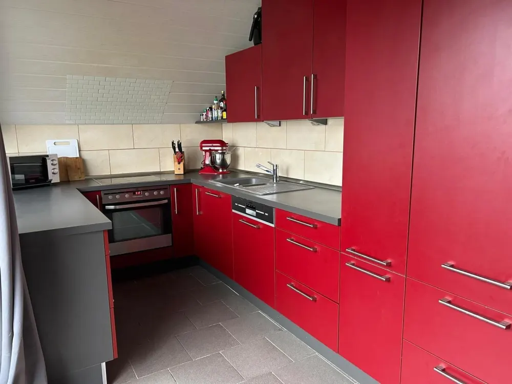 2.5 Rooms Seeking Empathetic Residents