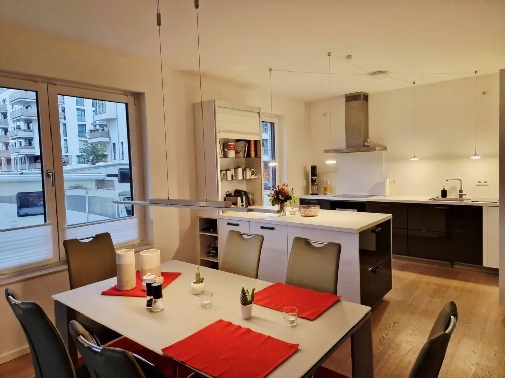 Modern, High-Quality 3-Room Apartment with Balcony, Fitted Kitchen & Parking Space