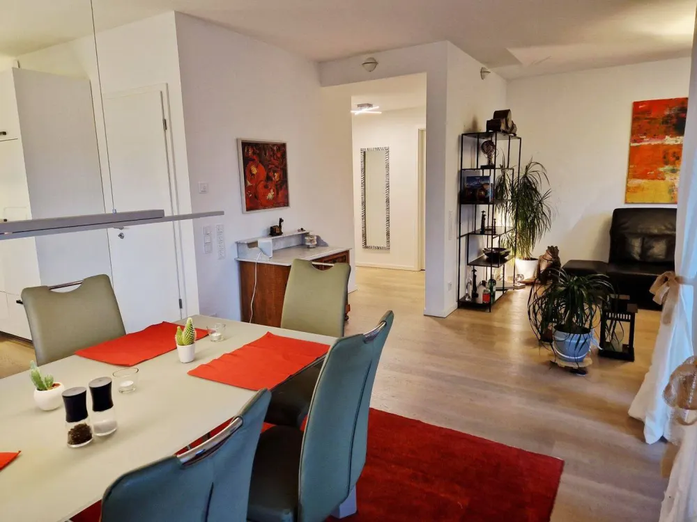 Modern, High-Quality 3-Room Apartment with Balcony, Fitted Kitchen & Parking Space