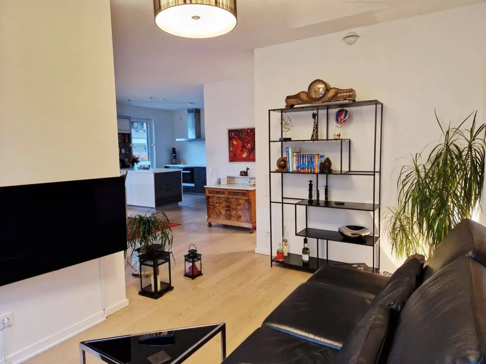 Modern, High-Quality 3-Room Apartment with Balcony, Fitted Kitchen & Parking Space