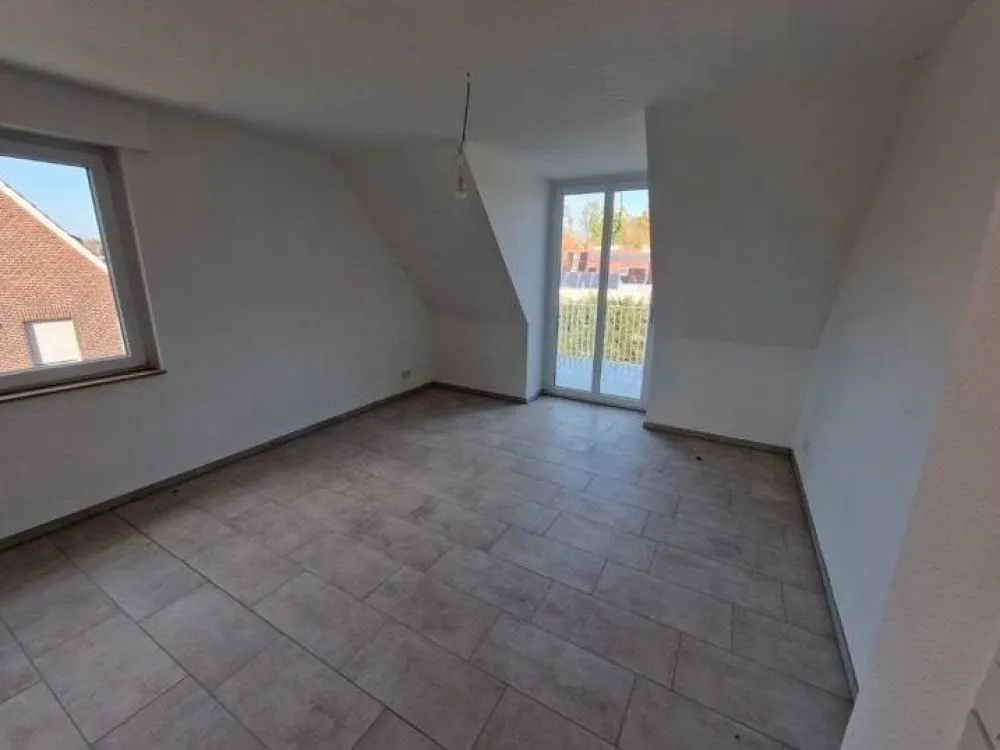 Bright 3-Room Attic Apartment with Balcony Near the Canal - Müns