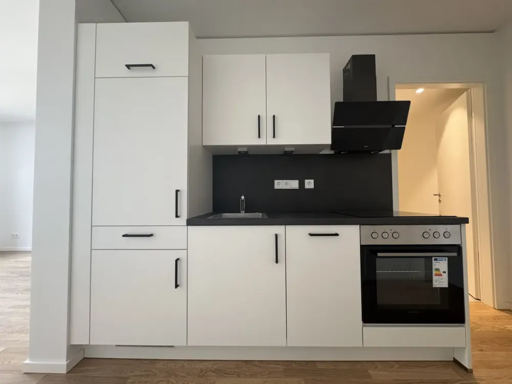 Your new home: individual 1-room single apartment with fitted kitchen in a central location