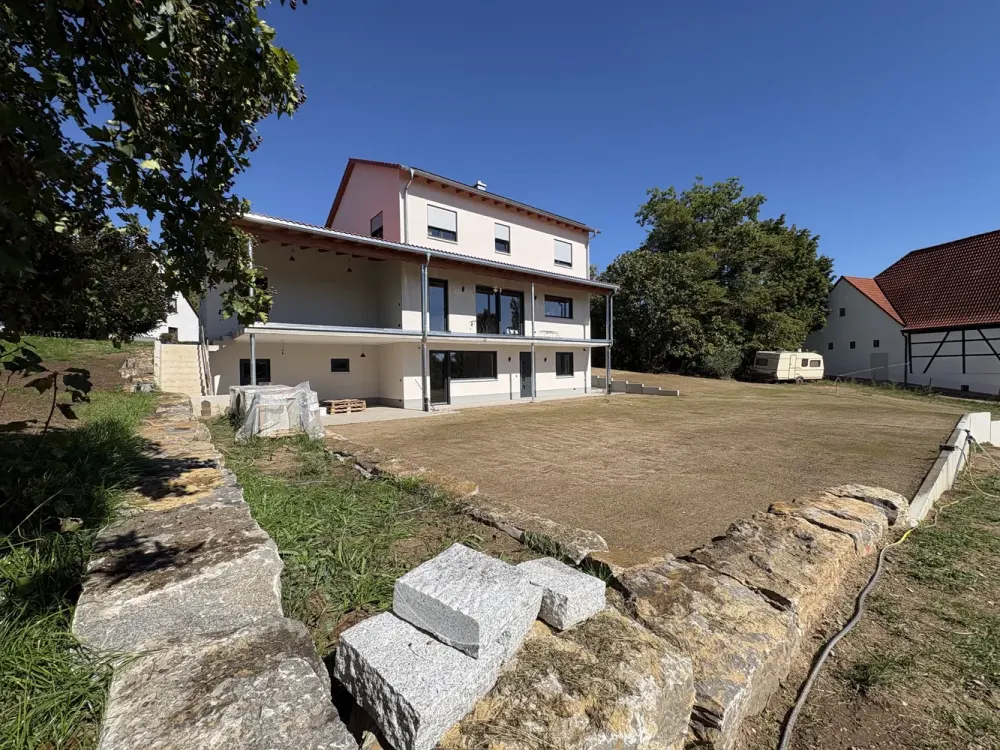 First occupancy in Frauenaurach: 3-room apartment with covered terrace