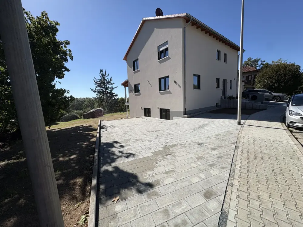 First occupancy in Frauenaurach: 3-room apartment with covered terrace