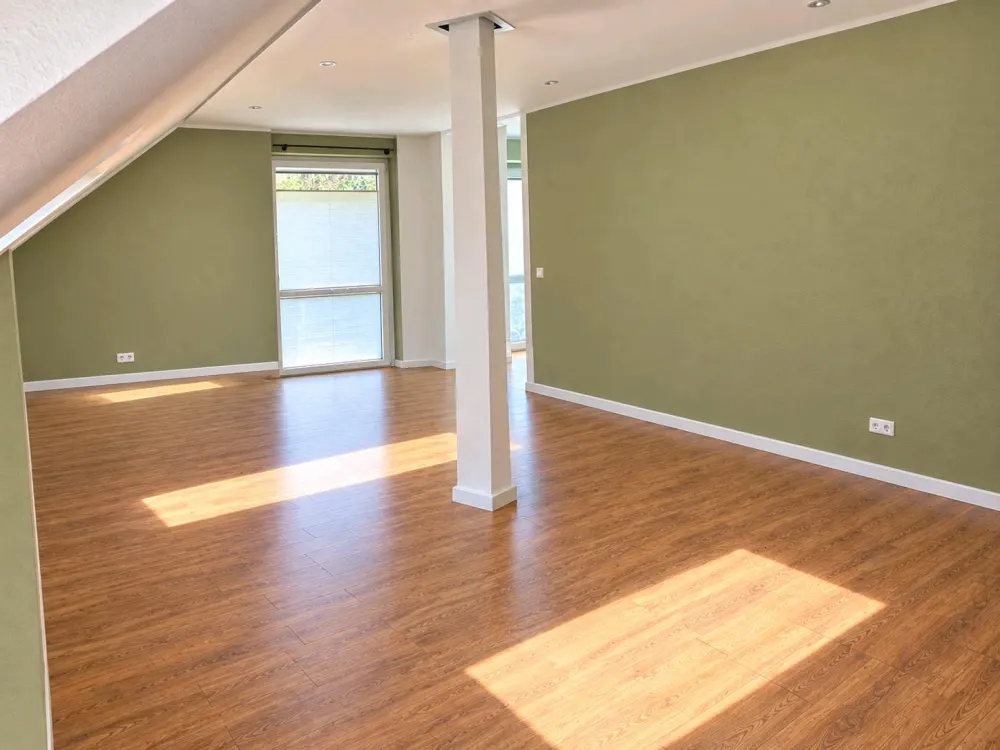 Attic Apartment 3 Rooms Very Centrally Located.