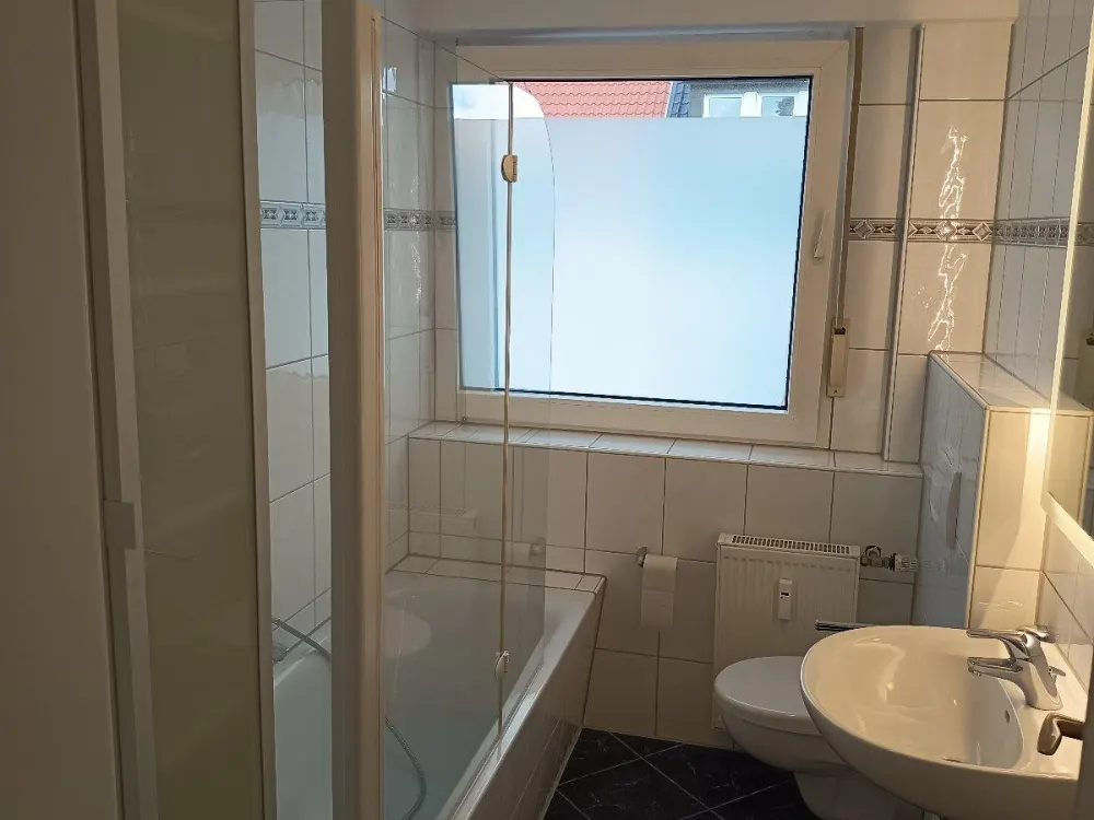 3-Room Non-Smoking Attic Apartment in Well-Maintained Old Building