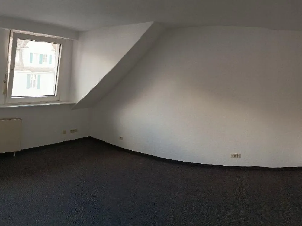 3-Room Non-Smoking Attic Apartment in Well-Maintained Old Building