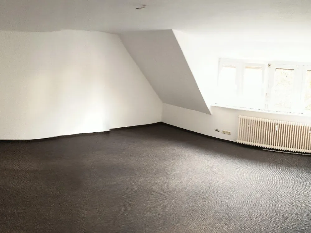 3-Room Non-Smoking Attic Apartment in Well-Maintained Old Building