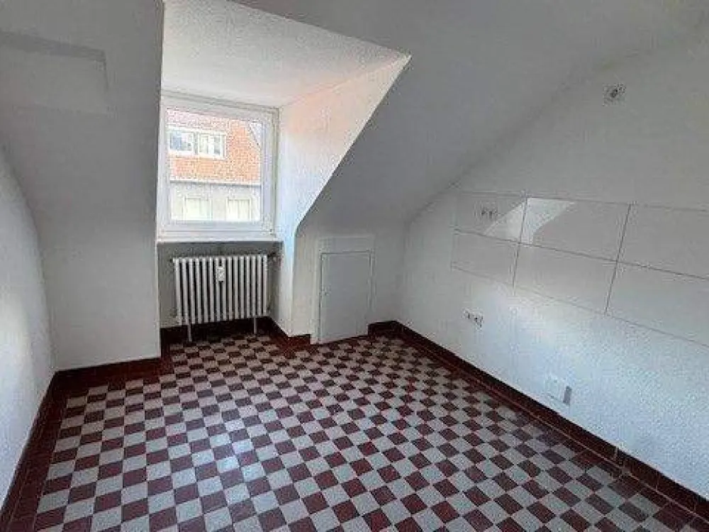 3 ZKB, renoviert, frei, 4.OG Kaiserstr. 6 66111 Saarbrücken