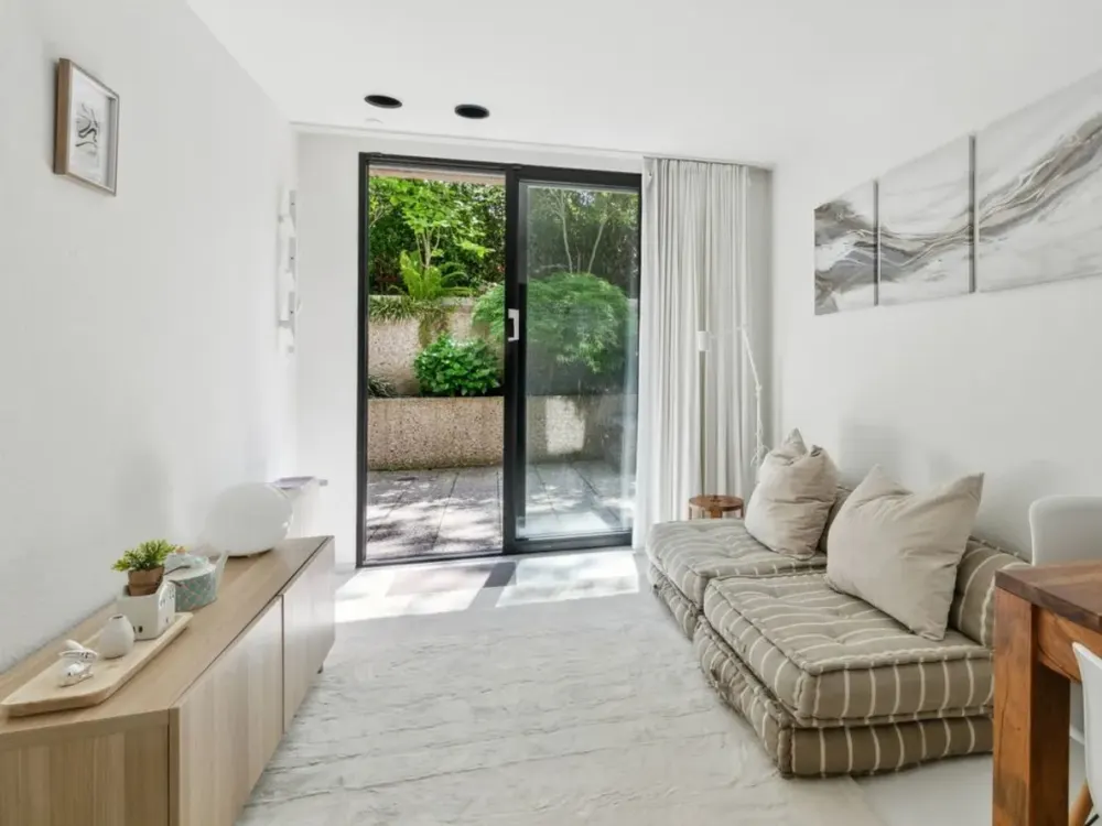 Helle, möblierte Wohnung mit eigener Terrasse in Köln-Marienburg (1500€ warmmiete)