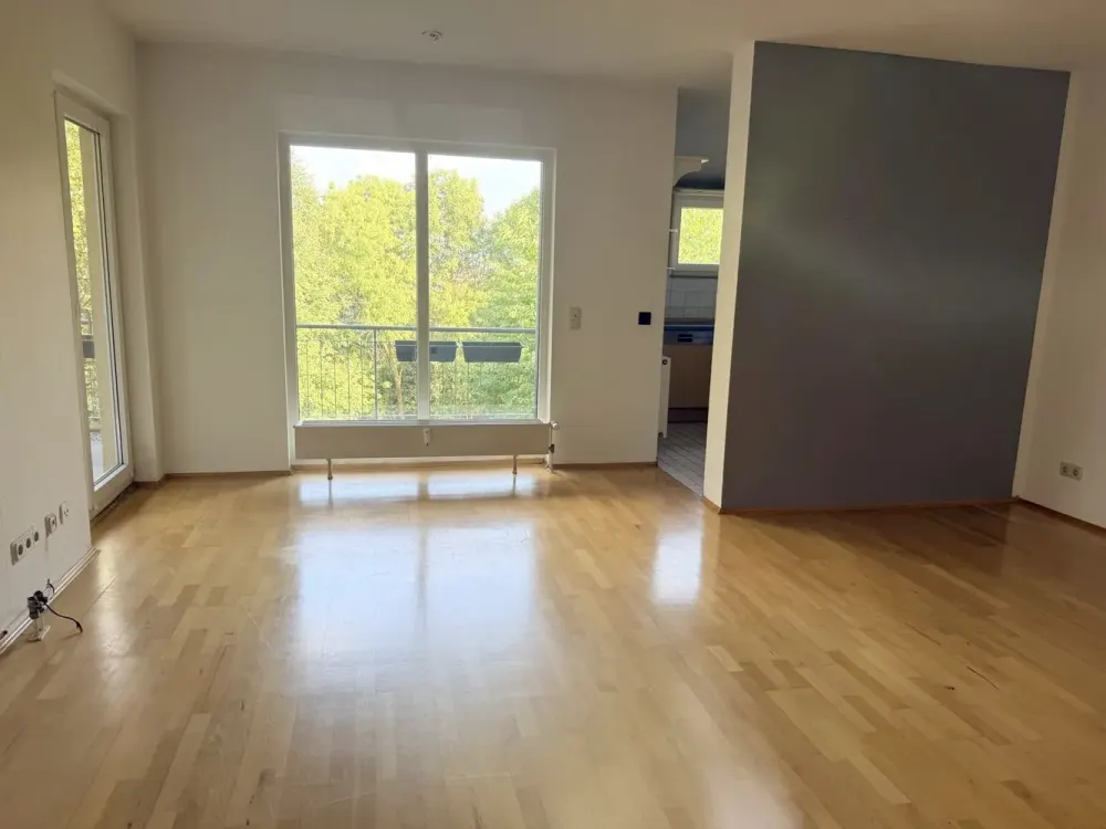 Bright and Cozy 3-Room Apartment with Balcony and Fitted Kitchen in Hürth-Efferen