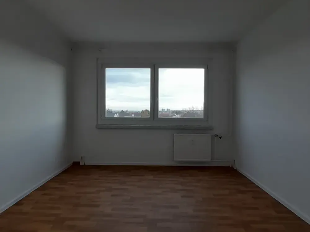 Beautiful bright 3-room apartment with balcony in a quiet location