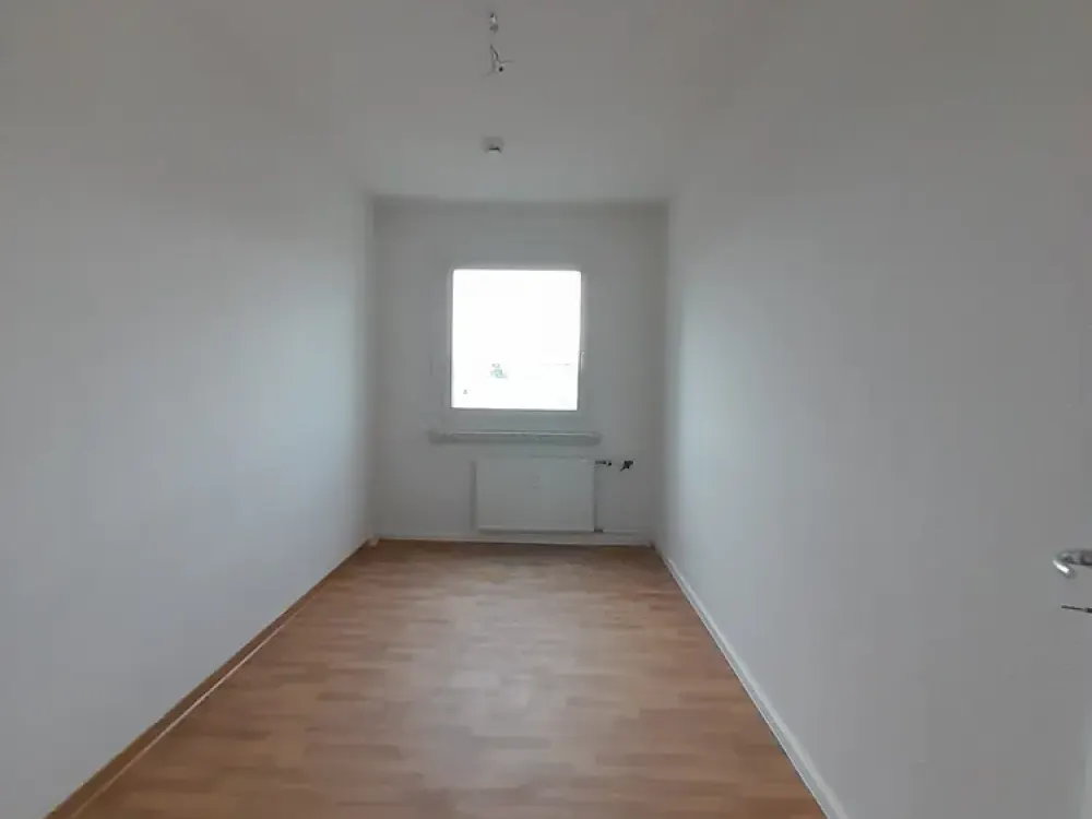 Beautiful bright 3-room apartment with balcony in a quiet location